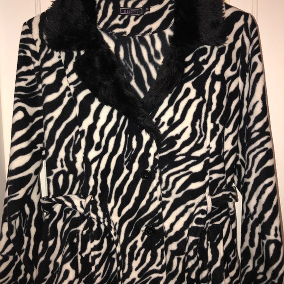 Effeci womans 2X zebra print fleece jacket. - Picture 2 of 10